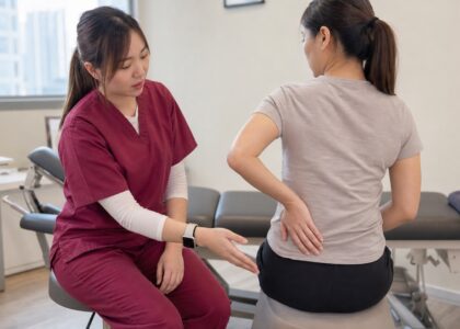 Ivy from One Spine explaining sitting posture and tailbone pain in a clinic setting